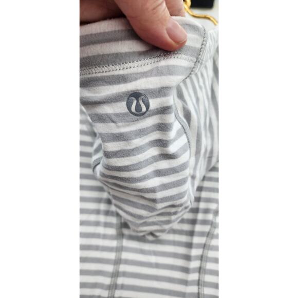 Lululemon Base Runner Grey White Striped Hooded Sweatshirt Size 8 - Picture 5 of 11